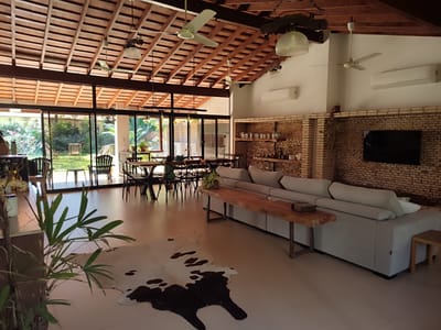 En Alquiler Hermosa Casa con 3 habitaciones + área de servicio en el Centro de Sanber