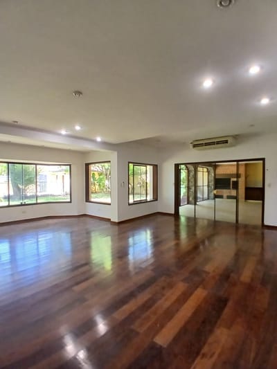 ALQUILO AMPLIA RESIDENCIA EN RECOLETA