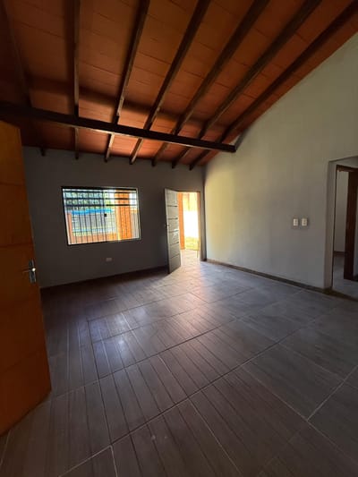 Vendo casa de 3 habitaciones en San Lorenzo Barrio Virgen de Fátima