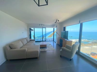 Venta Apartamento de Lujo 3 Dormitorios en Punta del Este! Frente a la Rambla.