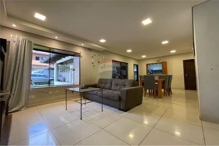 Exclusiva Residencia Moderna en Venta en el Prestigioso Barrio Villa Aurelia, Asunción