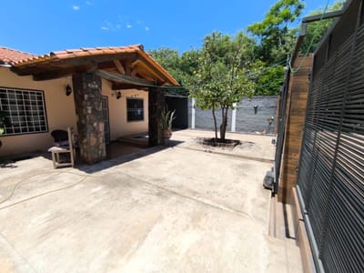 VENDO CASA EN LUQUE CUARTO BARRIO