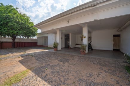 Exclusivo Inmueble Residencial/Comercial en la Prestigiosa Avda. Santísimo Sacramento, Estratégicamente Ubicado Próximo a España.