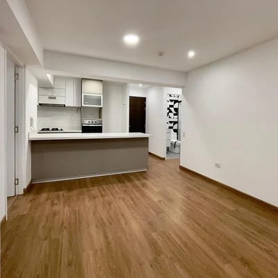 Vive a Pocas Cuadras de La Aurora Venta Departamento en Miraflores