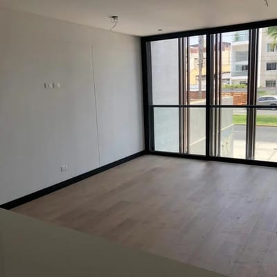 Amplio Departamento ubicado en Av Villarn en Miraflores