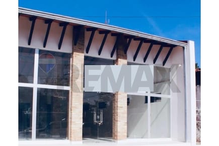 Alquilo Amplio Salon Comercial En Centro Mismo De Caacupe