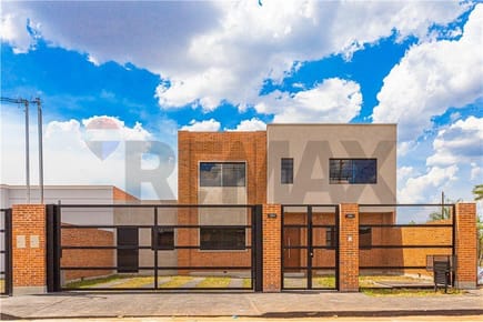 CASA A ESTRENAR DE 2 PLANTAS EN VENTA. LUQUE-LOMA MERLO