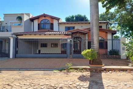 EN VENTA - CASA EN EL PRESTIGIOSO Bº MADAME LYNCH
