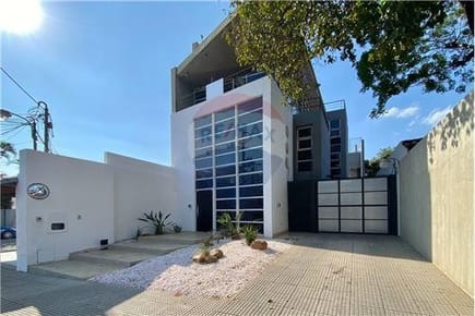 En venta | Inmueble Corporativo y Residencial en Ycua Sati.