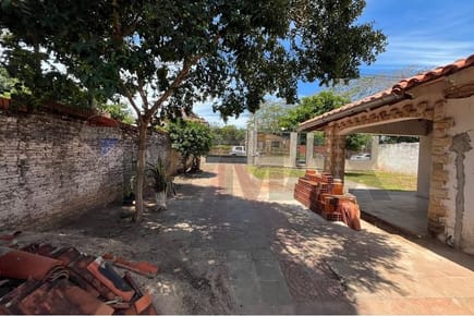 CASA EN VENTA PARA REFACCIONAR EN BARRIO SAN ISIDRO, LAMBARÉ