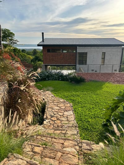 CASA A ESTRENAR EN VENTA SAN BERNARDINO CON VISTA AL LAGO