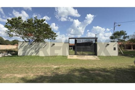 San Bernardino: Moderna Casa con Piscina y Quincho