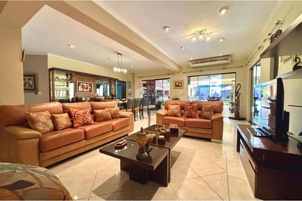 Exclusiva Residencia Familiar en Venta en la Prestigiosa Villa Aurelia