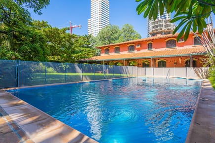Residencia estilo Colonial en Barrio San Jorge en venta