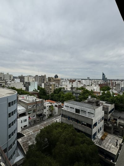 ESTUDIO, OFICINA CON GARAJE YAGUARÓN ESQUINA COLONIA AL FRENTE