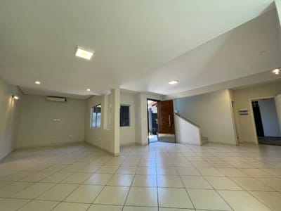En Venta Amplio Duplex - Barrio Madame Lynch