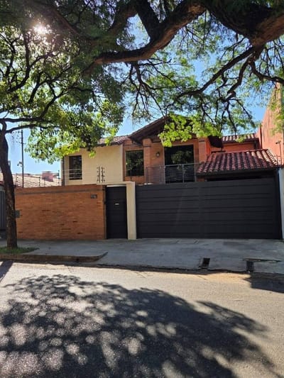 Vendo casa de 4 habitaciones en Asunción barrio Mariscal Estigarribia