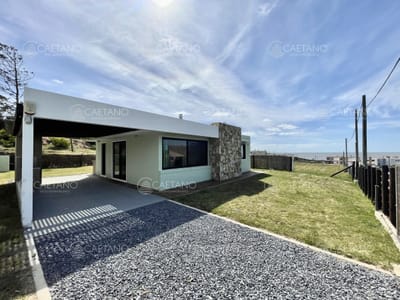 Venta casa - 2 dormitorios + Piscina - Punta Colorada