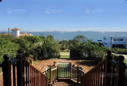 Venta casa Punta Ballena con espectacular vista al mar