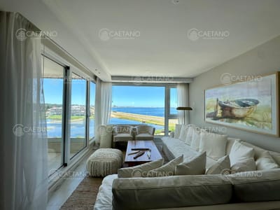 Venta apartamento 3 dormitorios. Playa mansa, Punta del Este.
