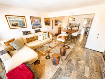 Apartamento en Venta, 3 dormitorios y servicio, en Playa Brava, Punta del Este