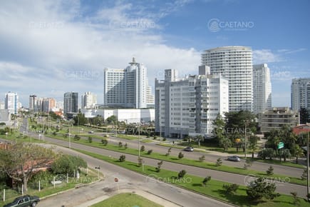 Venta apartamento 2 dormitorios. Playa mansa, Punta del Este.