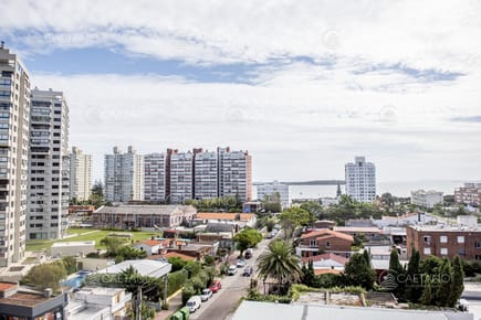 Vende apartamento de 2 dormitorios en Brava Punta del Este