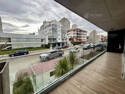 VENTA DE APARTAMENTO A ESTRENAR 2 DORMITORIOS Y 2 BAÑOS, PENINSULA PUNTA DEL ESTE