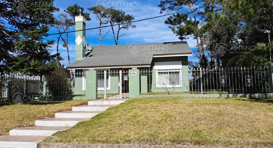 Casa en venta, Pinares a dos cuadras del mar.
