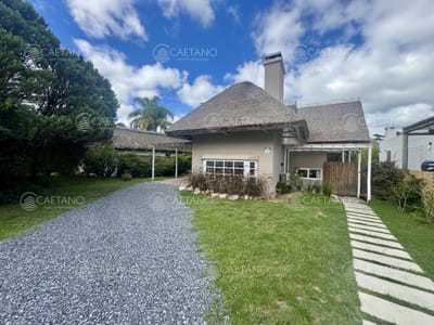 Venta Casa 3 dormitorios + dependencia. Rincón del indio, Punta del Este.