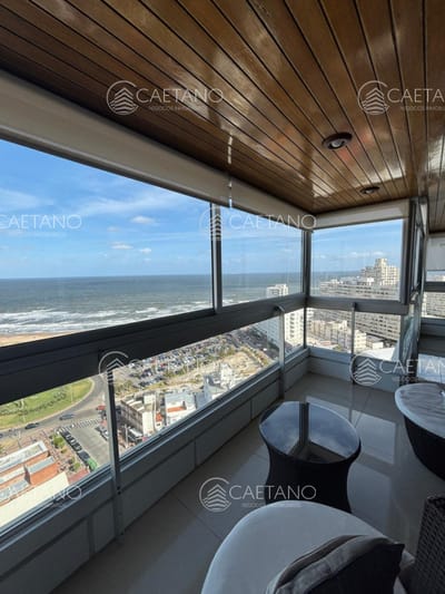 Apartamento en venta, 3 dormitorios. Primera Linea