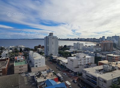 Apartamento en venta de 2 dormitorios en Punta del Este