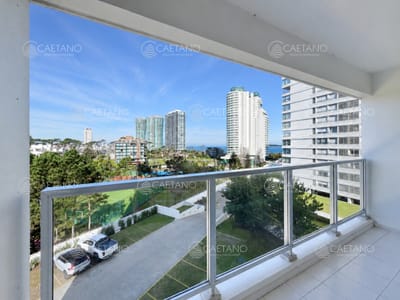 Venta apartamento 3 dormitorios mas servicio, Playa Mansa - Punta del Este