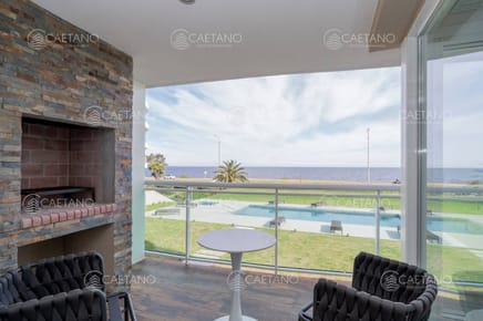 Apartamento en Alquiler de 2 dormitorio frente al Mar en Edificio Cruceros, Punta del este , Playa Mansa