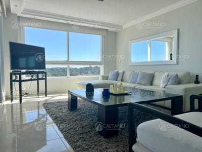 Venta apartamento 4 dormitorios. Playa mansa, Punta del Este.