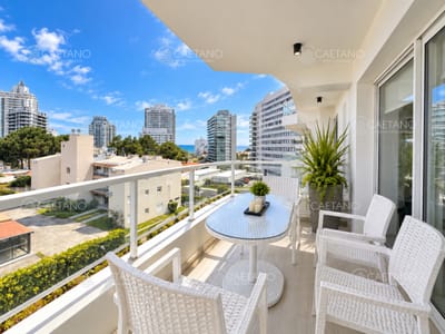 VENTA APARTAMENTO 2 DORMITORIOS AIDY GRILL PUNTA DEL ESTE