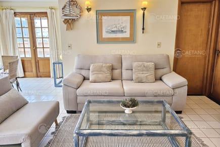 Apartamento de 2 dormitorios y 2 baños a 1 cuadra de Gorlero, con gran terraza y parrillero propio.
