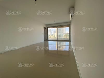 Apartamento en venta en excelente estado. Torre nueva con servicios a pasos de la Playa