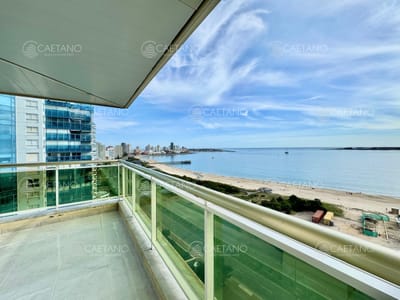 Venta apartamento tres dormitorios playa mansa Punta del Este