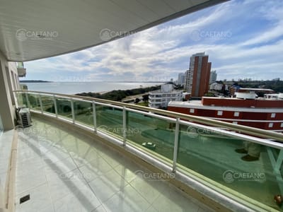 Apartamento 3 dormitorios en Alquiler playa mansa- Punta del Este