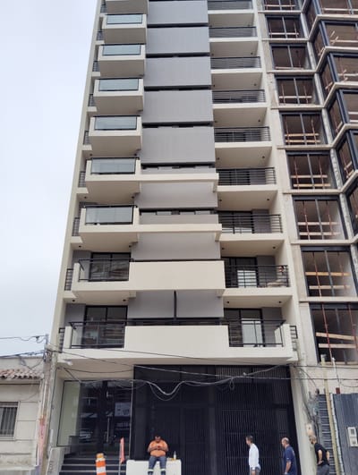 VENTA DE APARTAMENTO A ESTRENAR DE 1 DORMITORIO PISO  7 AL FRENTE CON BALCON LINDO DE FINAS TERMINACIONES
