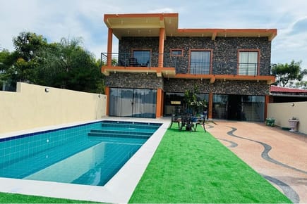 CASA DE VERANO PREMIUM EN COSTA LAGO EN VENTA.