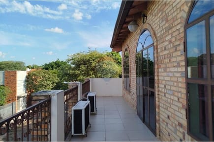 Vendo amplia casa Villa Aurelia