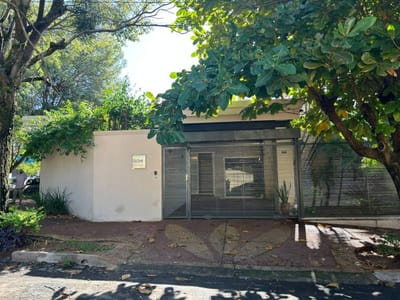 Vendo casa de 4 habitaciones en esquina Asunción Recoleta