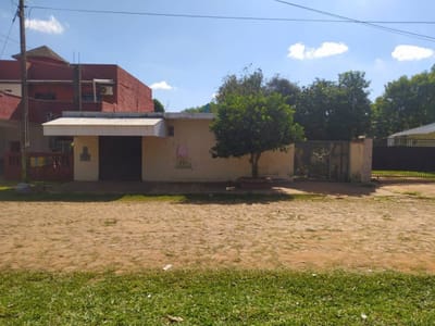 Vendo terreno de 462m2 con construcción en Luque Cuarto Barrio