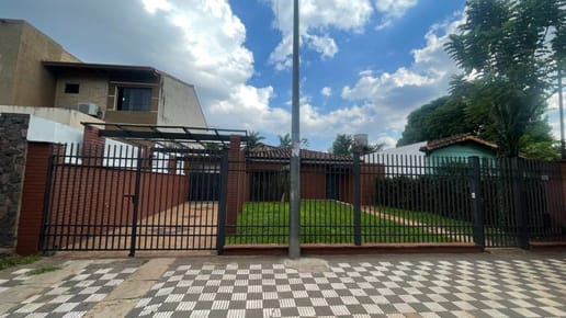 Vendo casa de 5 habitaciones en Fernando de la Mora zona Norte