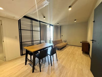 VENDO DEPTO 1 DORM AMOBLADO + 1 COCHERA EN EDIFICIO THE STATION LAS MERCEDES