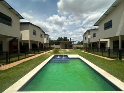 OFERTA DE CHALET EN LUQUE - BARRIO LOMA MERLO