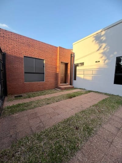 Vendo casa de 3 habitaciones en Lambaré
