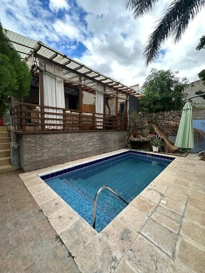 EN VENTA AMPLIA CASA CON PISCINA EN SAN VICENTE - ASUNCION